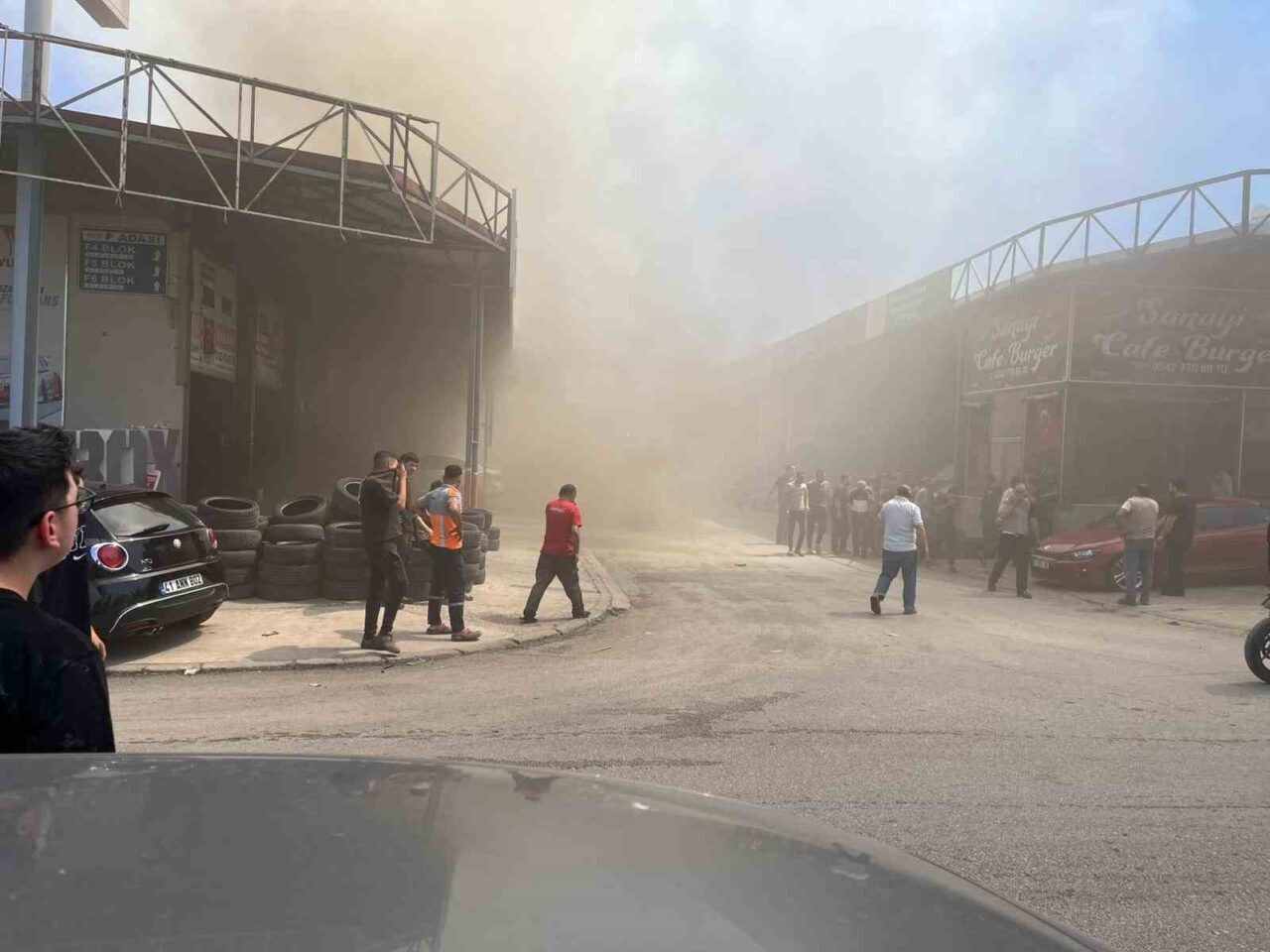 Kocaeli’nin Gölcük ilçesinde sanayi sitesinde bulunan iş yerinde çıkan yargın