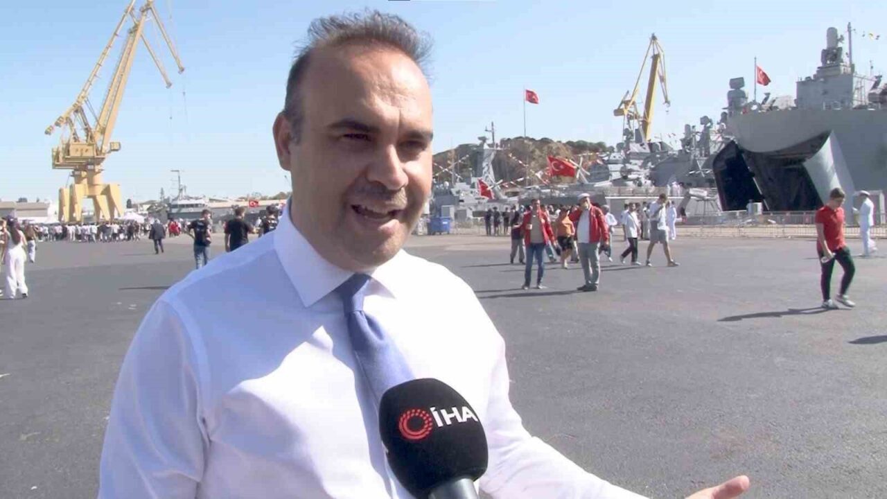 İstanbul’da düzenlenen TEKNOFEST Mavi Vatan’ı gezen Sanayi ve Teknoloji Bakanı