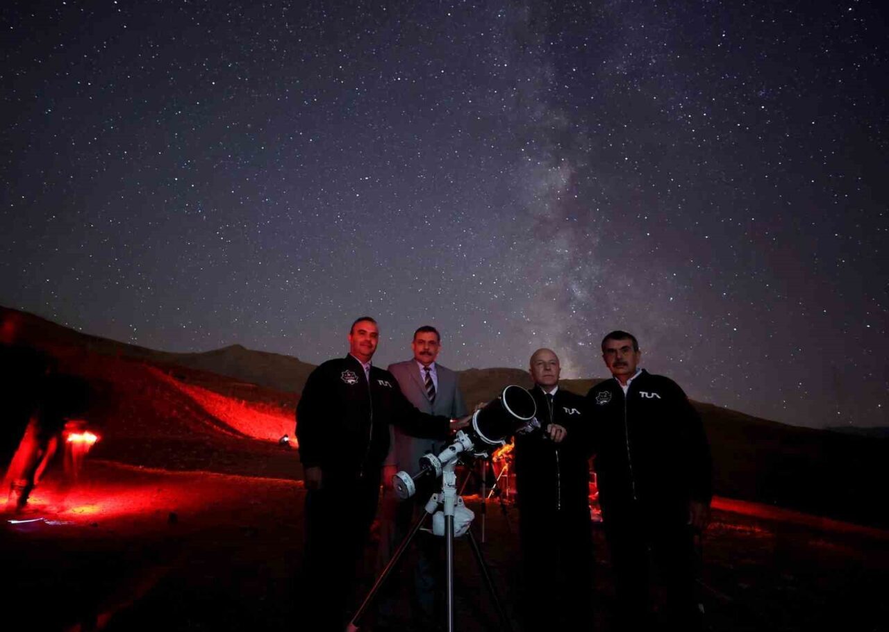Erzurum’da düzenlenen TÜBİTAK Gökyüzü Gözlem Etkinliği’ne katılan Sanayi ve Teknoloji