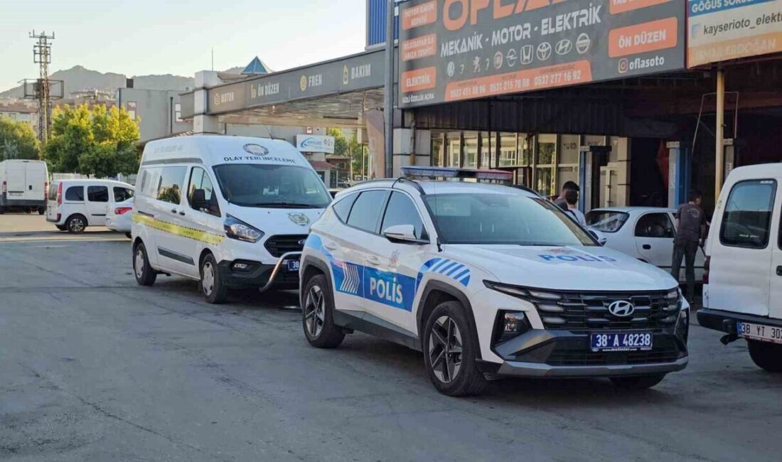 Kayseri’nin Kocasinan ilçesinde oto tamircide bir kalfanın elindeki silahla oynadığı
