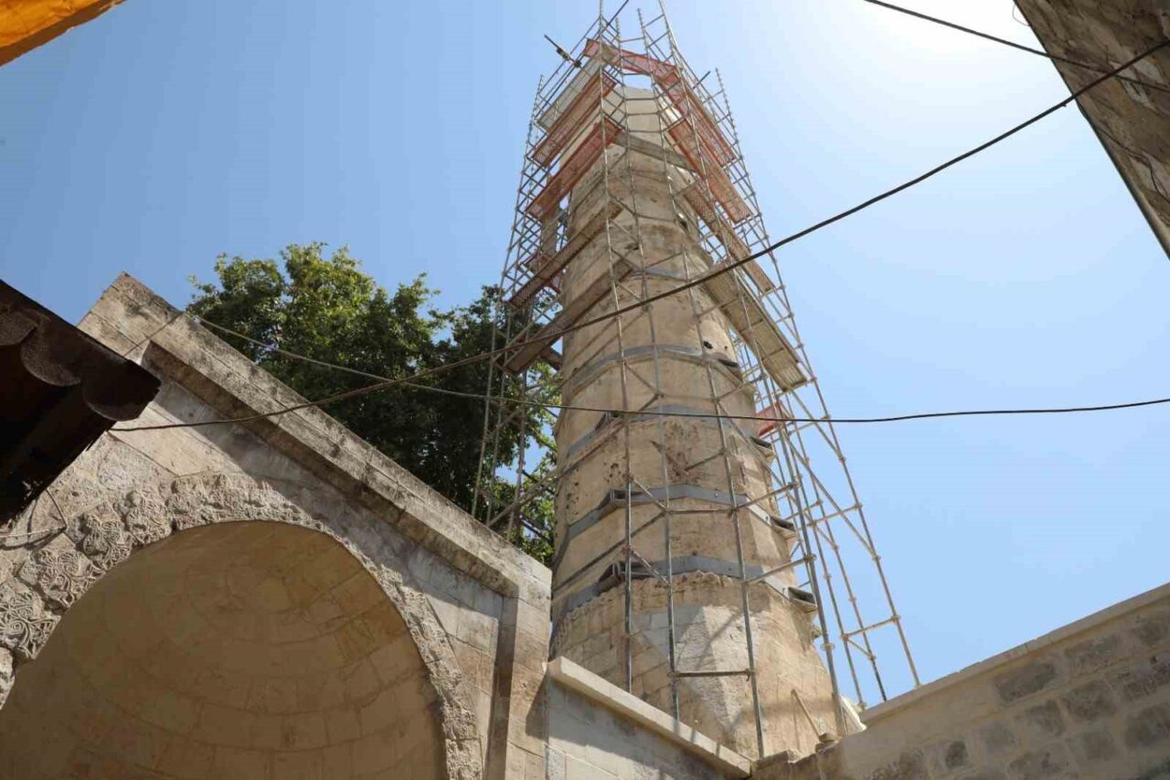 Kahramanmaraş merkezli depremlerden etkilenen Şanlıurfa’daki 73 camiden 35’inin onarımı tamamlanırken