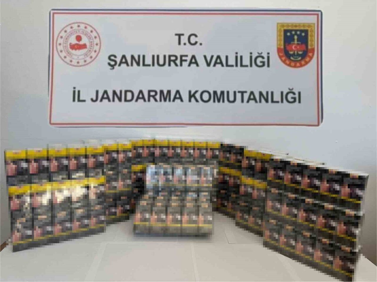 Şanlıurfa’da jandarma tarafından gerçekleştirilen operasyonda 2 bin 130 paket gümrük