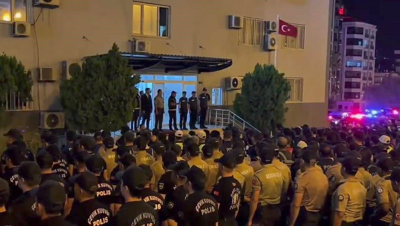 Şanlıurfa’da polis ekipleri tarafından gerçekleştirilen ’Huzur 63’ uygulamasında çeşitli suçlardan