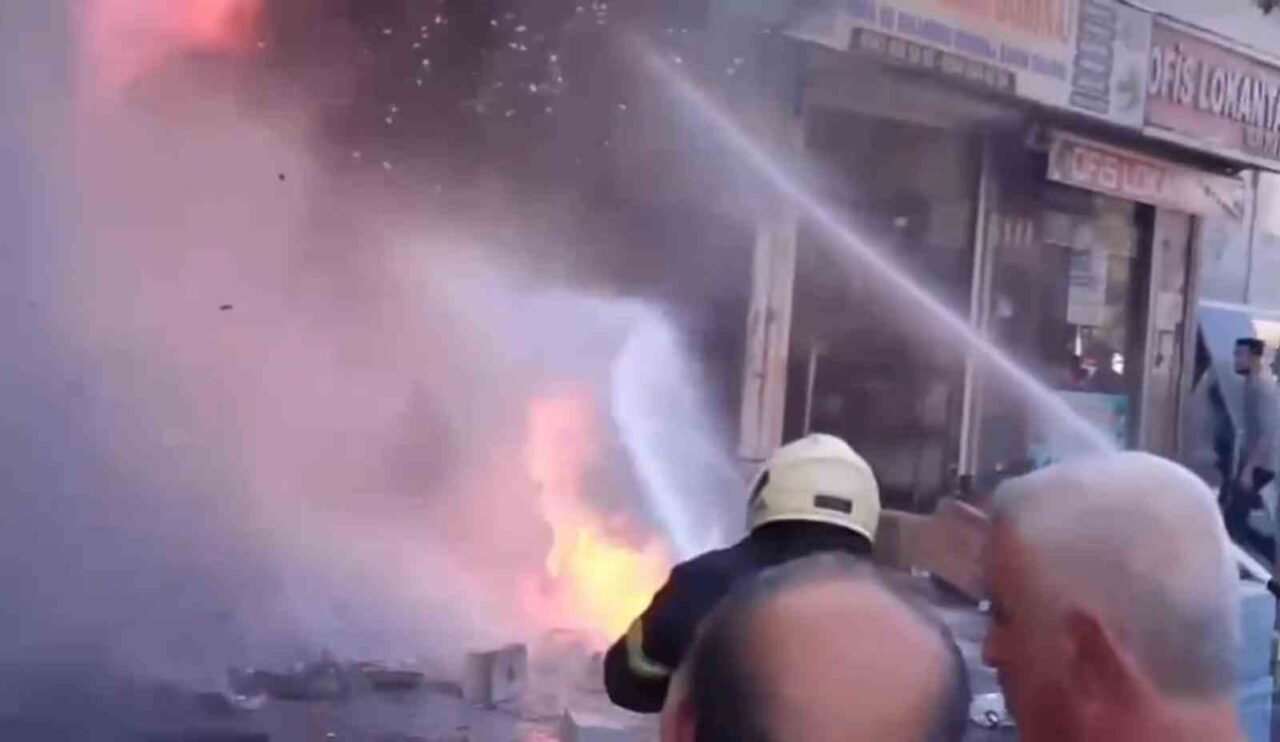 Şanlıurfa’da bir iş yerinde çıkan yangın, itfaiye ekiplerince kontrol altına