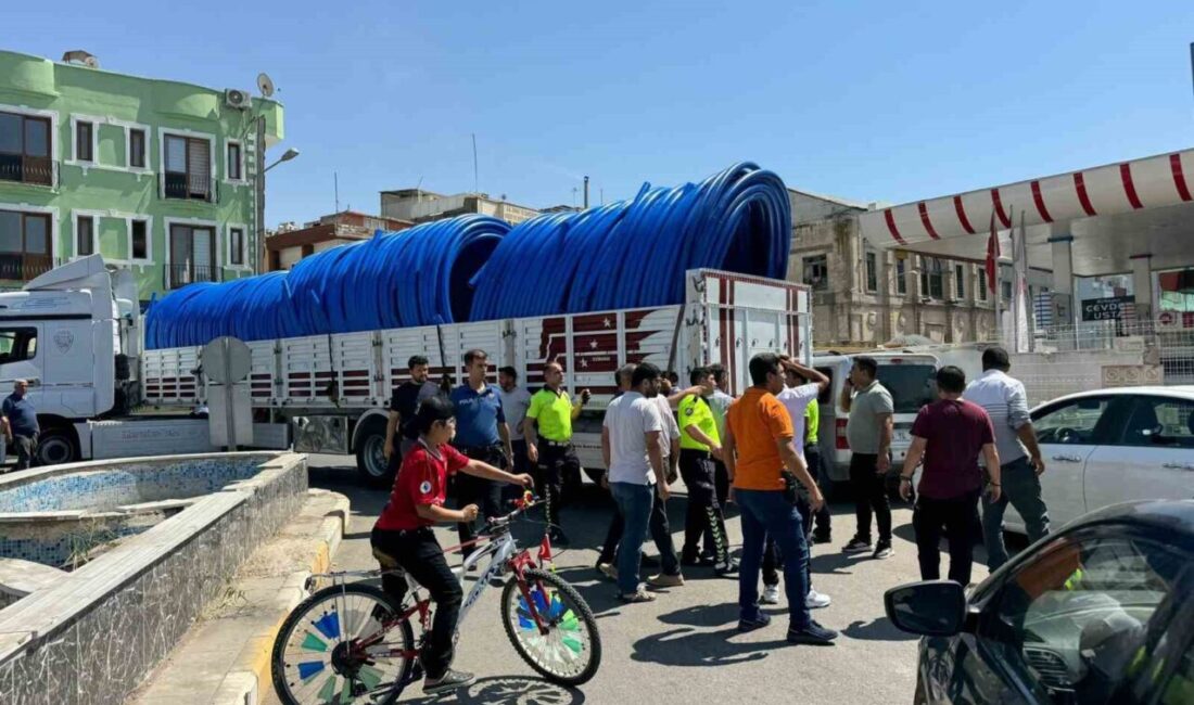 Şanlıurfa’nın Birecik ilçesinde, dönüş yapan tırın otomobile çarpması sonucu çıkan