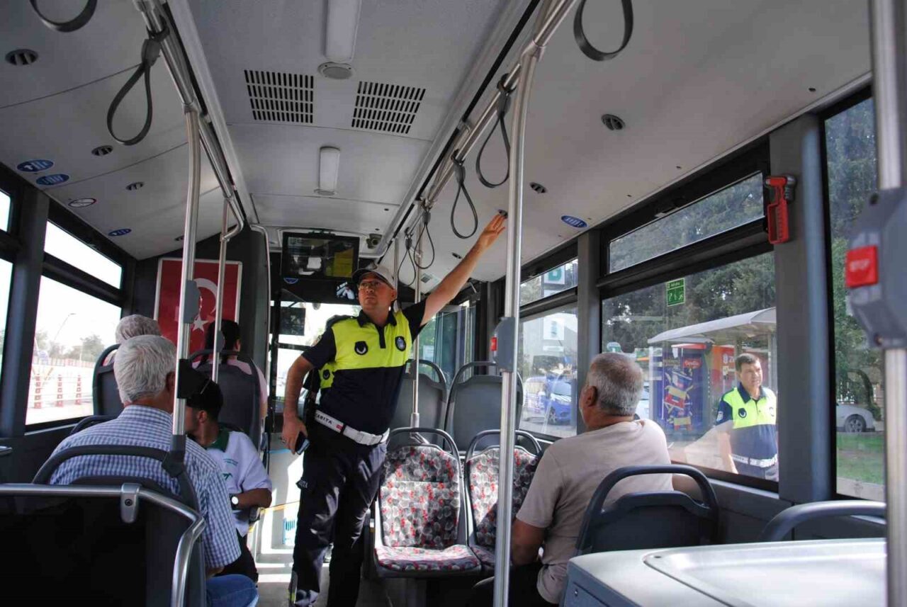 Şanlıurfa Büyükşehir Belediyesi tarafından kavurucu sıcaklarda klimasız yolcu taşıyan 145
