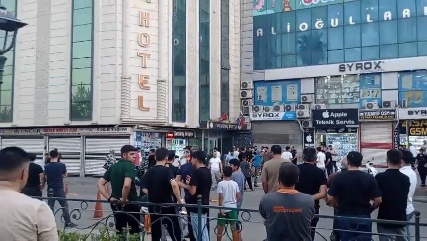 Şanlıurfa’da 5 katlı bir otele silahla ateş açan zanlılar ile