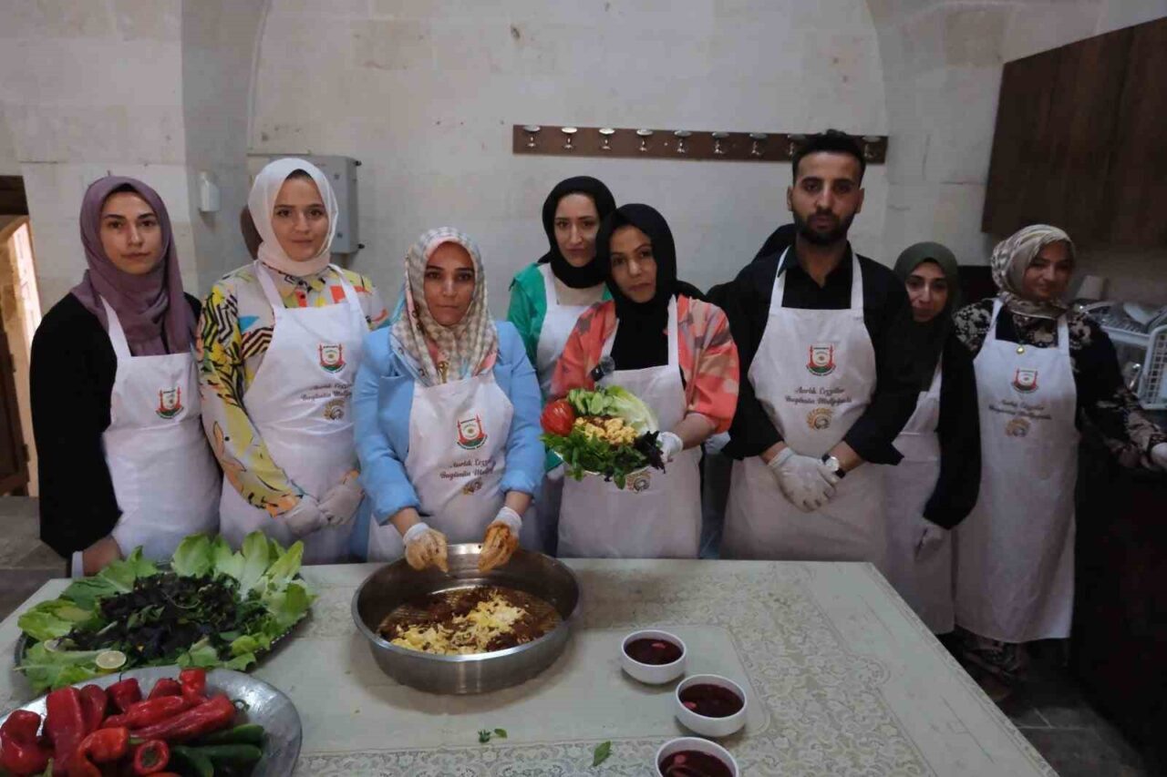 Şanlıurfa’da yöresel yemek eğitimlerinin verildiği kurs, gelen ilgi nedeniyle üçüncü