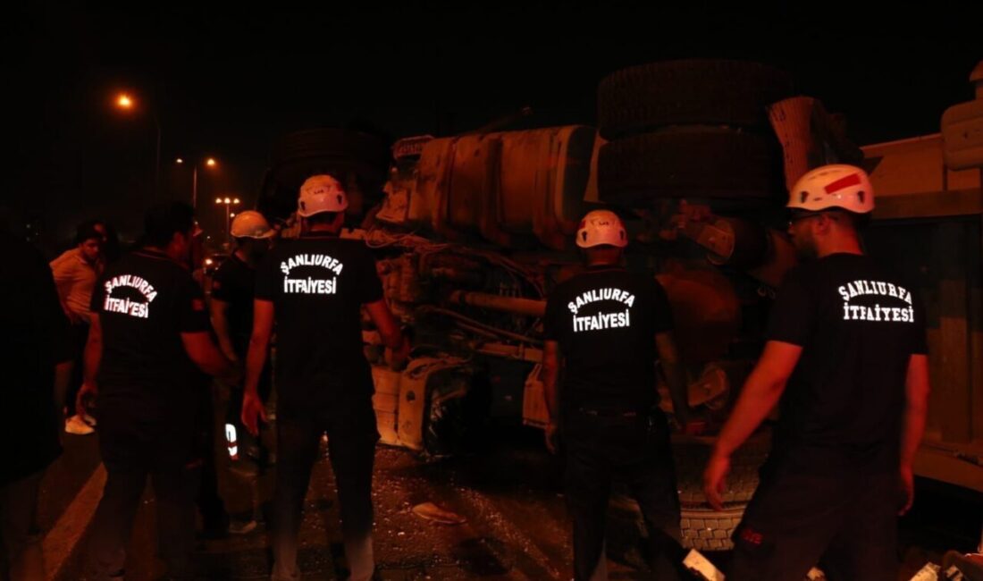 Şanlıurfa’da bir tır ile iki aracın karıştığı zincirleme trafik kazasında