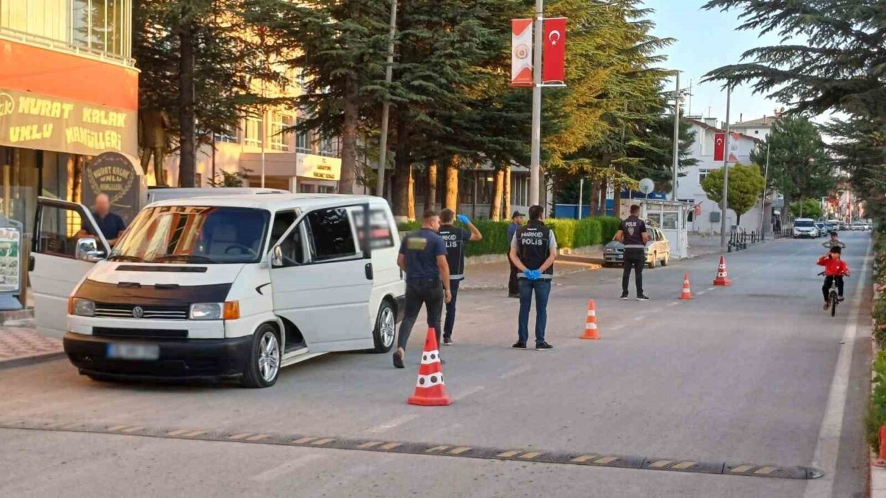 Konya’nın Sarayönü ilçesinde narkotik ekiplerince son 1 haftada gerçekleştirilen operasyonlarda