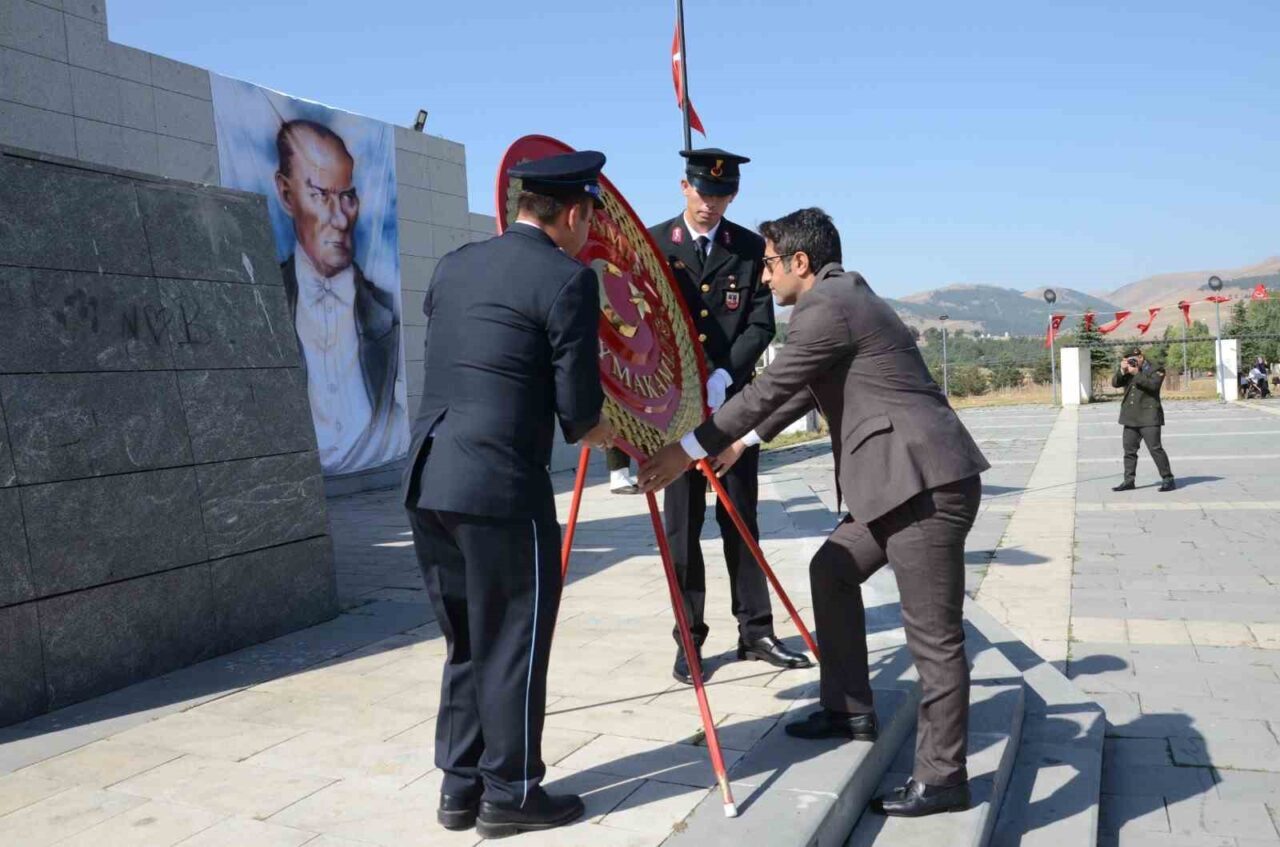 Kars’ın Sarıkamış ilçesinde 30 Ağustos Zafer Bayramı düzenlenen törenle kutlandı.
