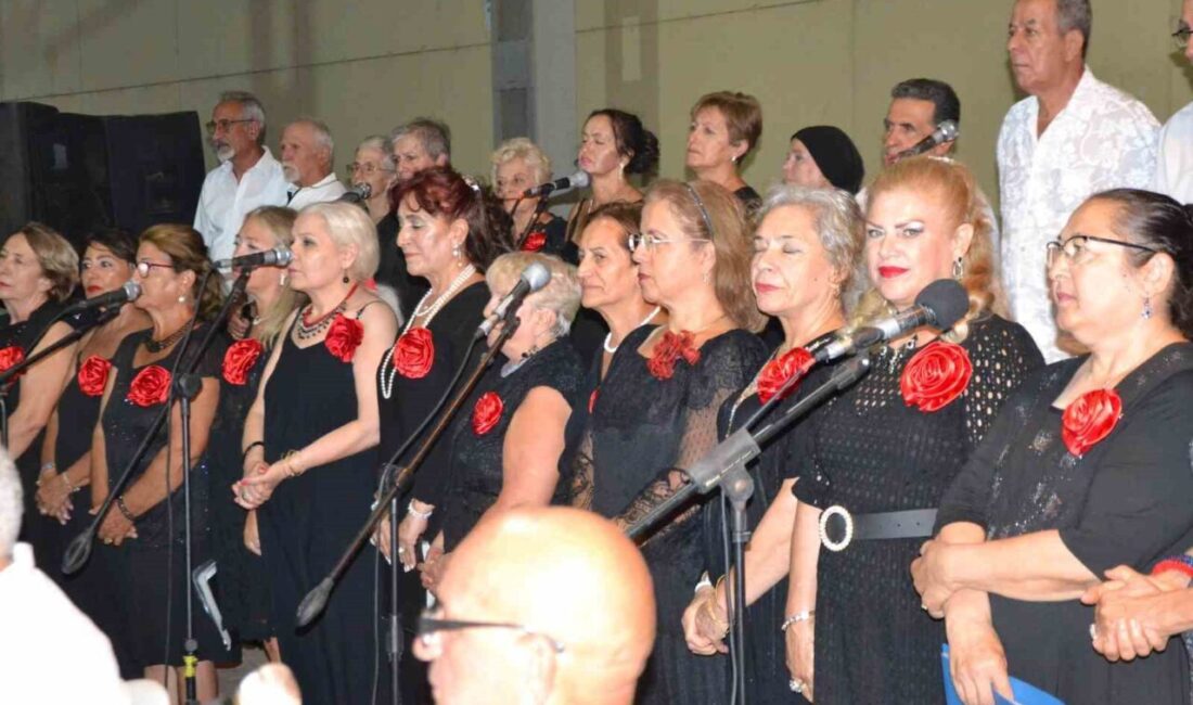Balıkesir’in Ayvalık ilçesinde; Küçükköy Halk Müziği Derneği Korosu tarafından düzenlenen