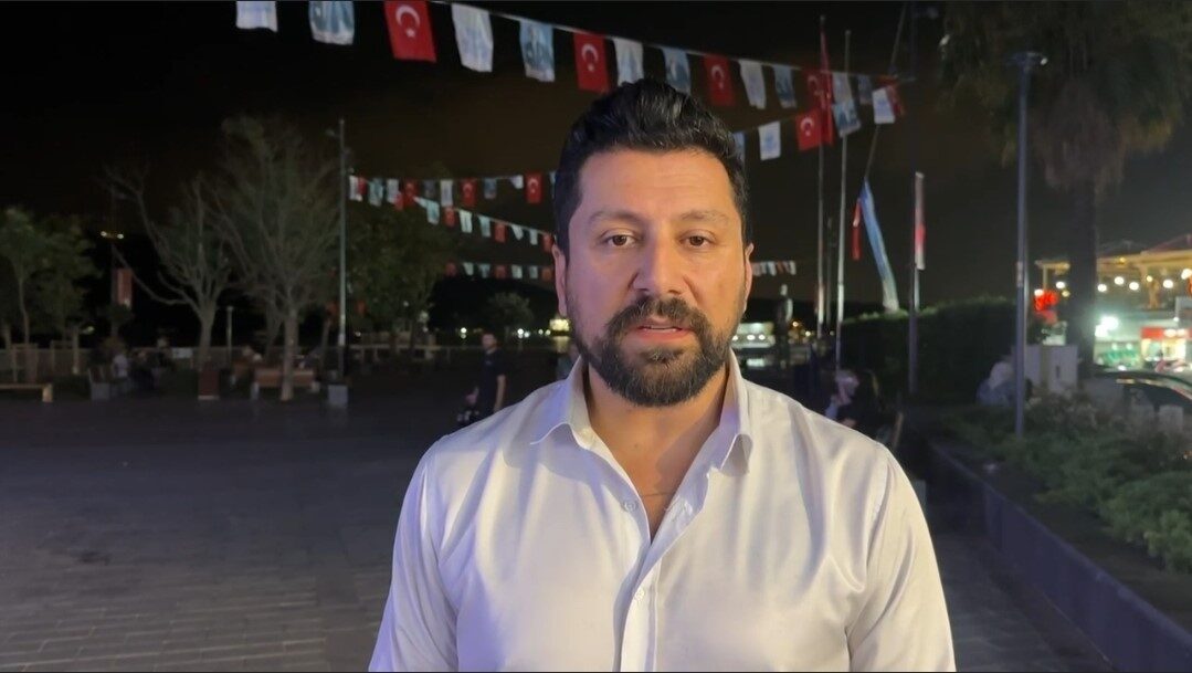 Sarıyer’de geçtiğimiz yıl yenilenen Cumhuriyet Meydanı’nda sokak aydınlatmalarındaki elektriğin sürekli