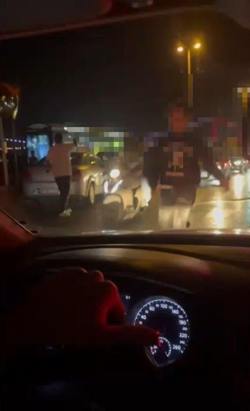 Sarıyer’de, scooter kullanan 17 yaşındaki iki çocuk bir araç sürücüsünün