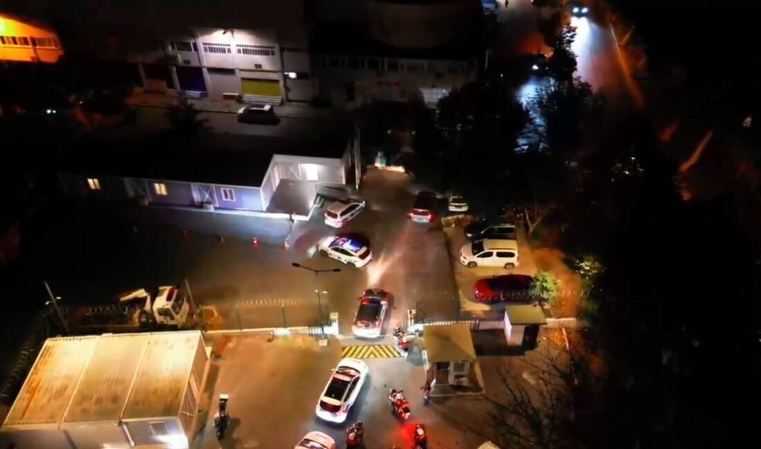 İstanbul Sarıyer’de, polis ekipleri dün akşam ilçe genelindeki sokaklarda ‘Sürpriz’