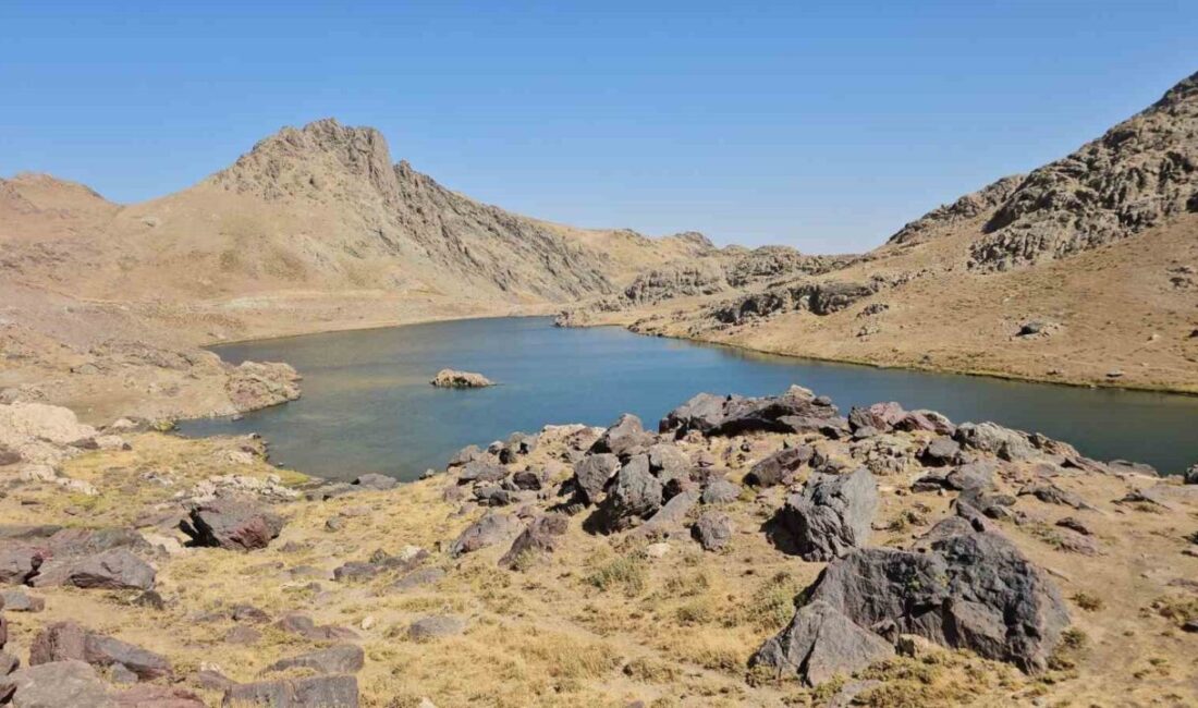 Hakkari’nin Yüksekova ilçesinde yer alan ve Türkiye’nin en yüksek dağlarından