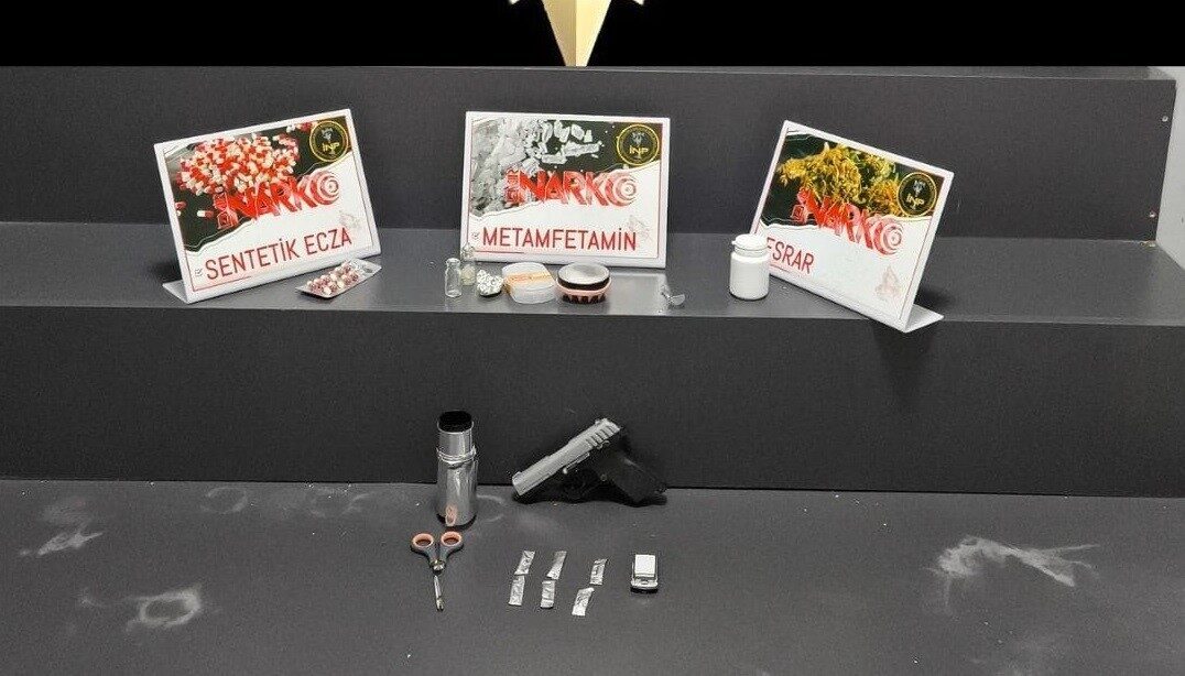 İzmir’in Konak ilçesinde polis ekiplerince düzenlenen operasyonda, satışa hazır halde