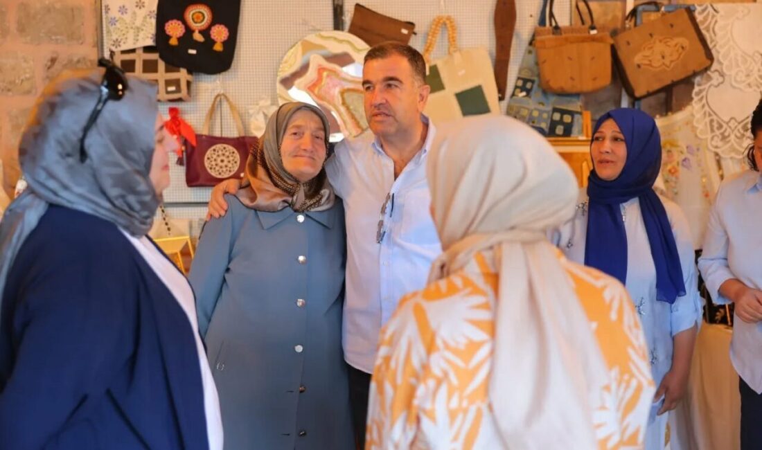 Bayburt Valisi Mustafa Eldivan ve eşi Meltem Eldivan, Bayburt Halk