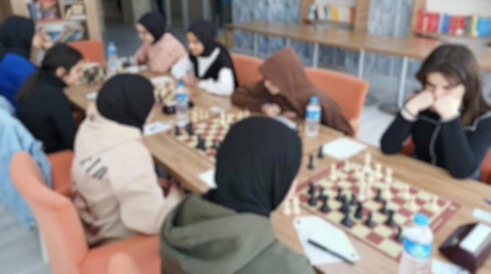 Bayburt Belediyesi tarafından 15-19 yaş arasındaki gençler için ödüllü satranç