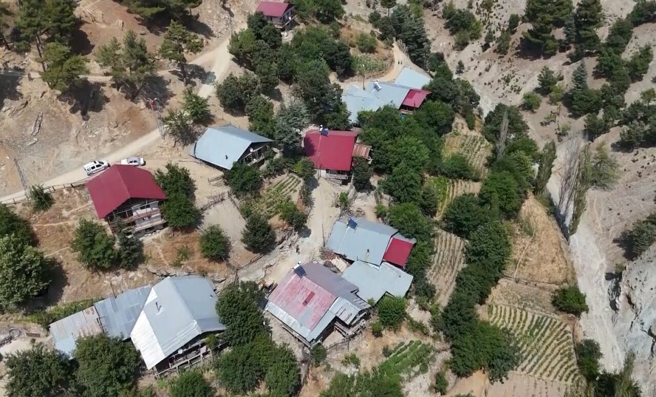 Adana’nın Feke ilçesinde şehit Eren Kızıldağ’ın baba ocağının bulunduğu Ormancık