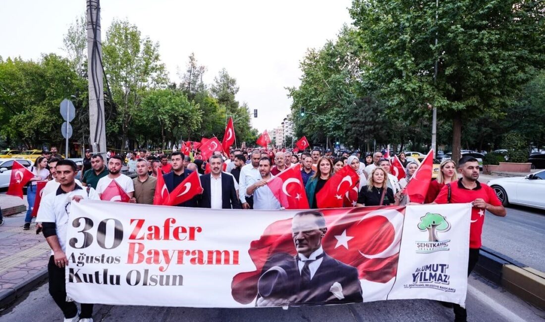 Şehitkamil Belediyesi tarafından geleneksel hale gelen kortej yürüyüşü Zafer Bayramı’nın