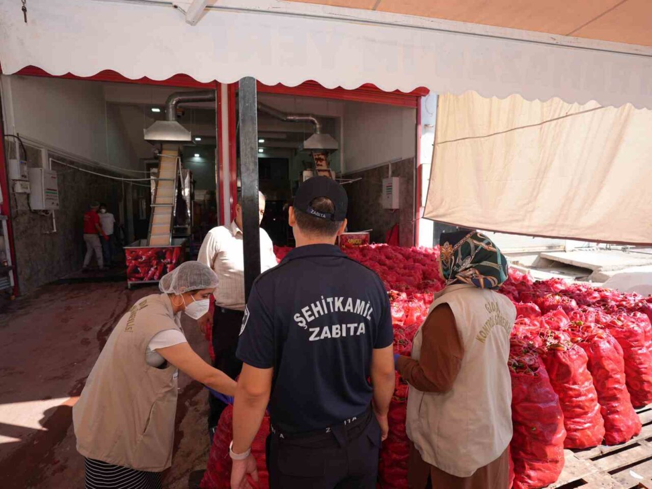 Şehitkamil Belediyesi Zabıta Müdürlüğü ekipleri tarafından yaz aylarında vatandaşların yoğun