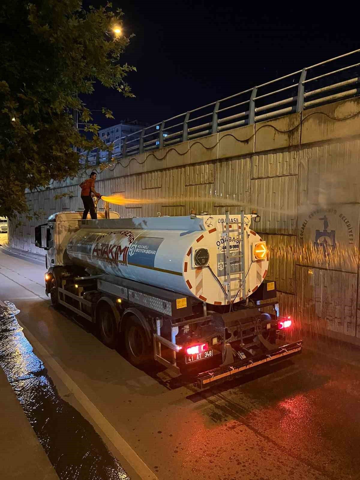 Kocaeli’de A Takımı, SEKA tünelinde hummalı temizlik yaparak sürücülere daha