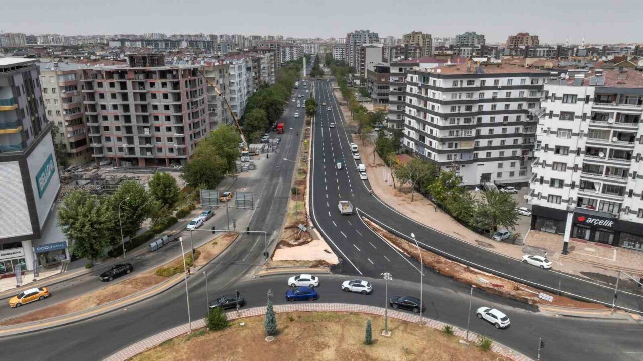 Diyarbakır Büyükşehir Belediyesi, Selahaddin Eyyubi Bulvarı’nın 450 metrelik kısmını asfaltlayarak