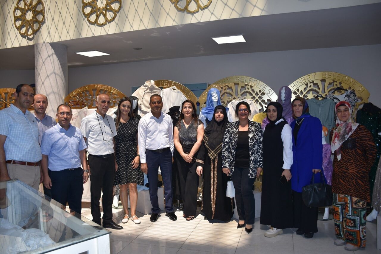 Şahinbey Belediyesi’ne bağlı Selçuklu Gençlik Merkezinde eğitim gören kursiyerler, bir