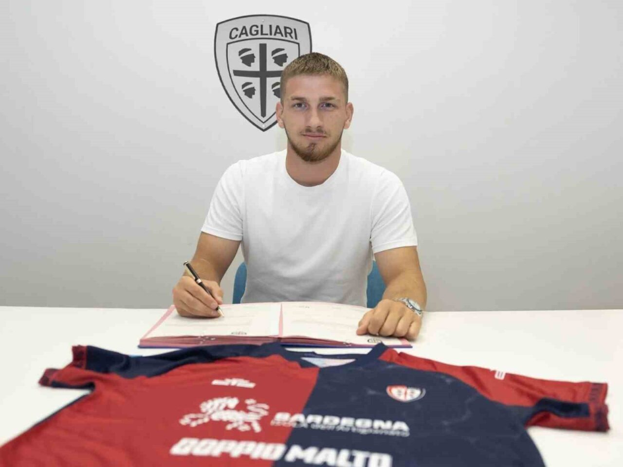 Beşiktaş, genç futbolcusu Semih Kılıçsoy’un İtalyan ekibi Cagliari’ye satın alma