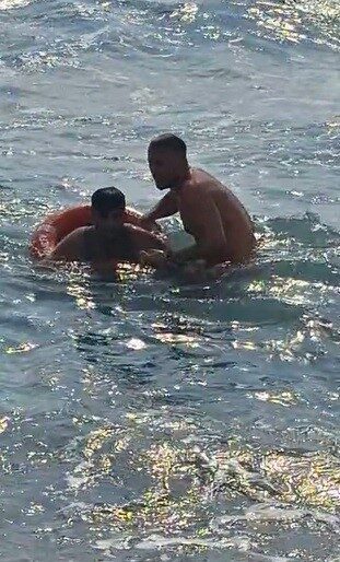 Hatay’da serinlemek için girdiği denizde boğulma tehlikesi geçiren 12 yaşındaki