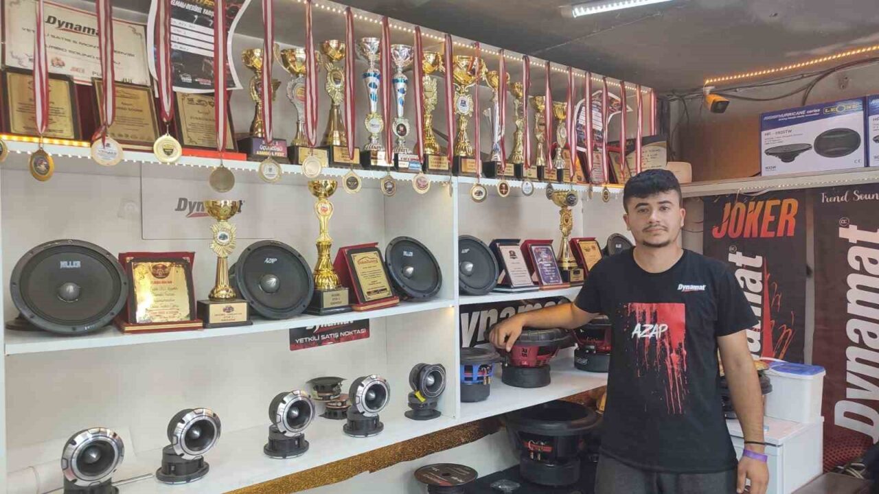 DENİZLİ (İHA) – Denizli’de otomobil ses sistemlerine olan tutkusunu mesleğe