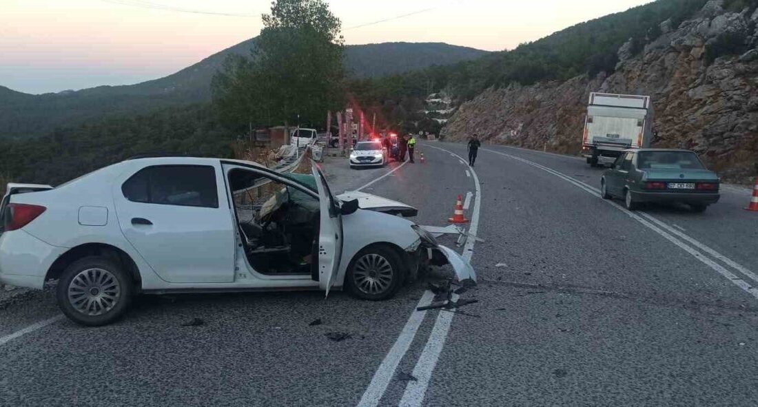 Muğla’nın Seydikemer ilçesinde sabah saatlerinde meydana gelen trafik kazasında bir