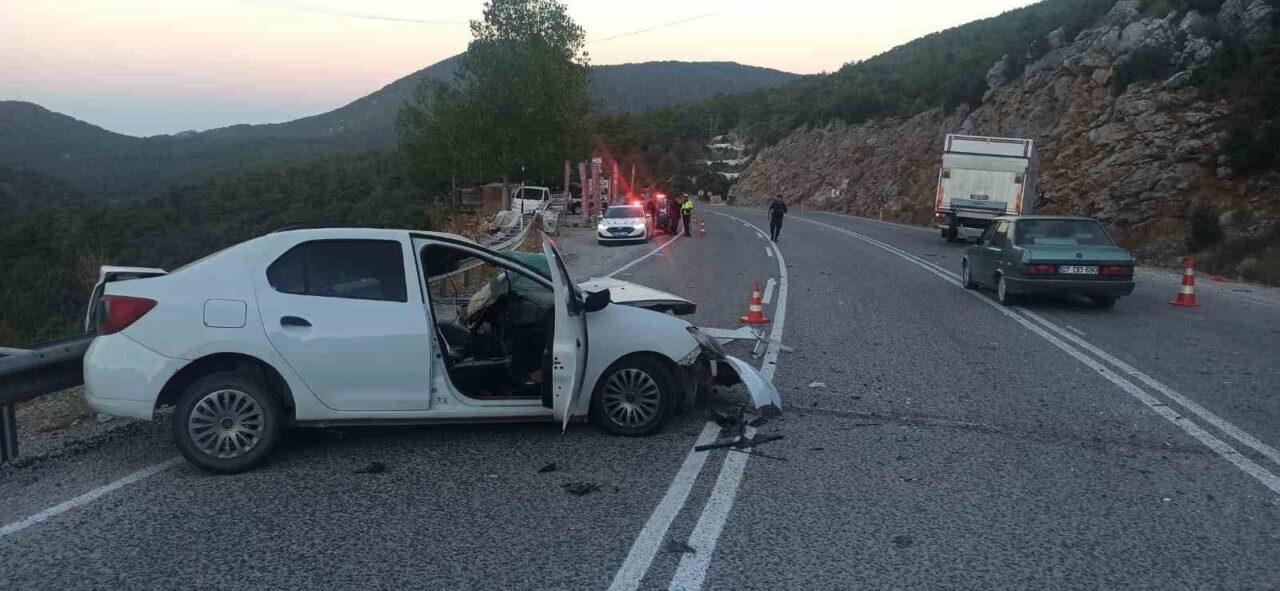 Muğla’nın Seydikemer ilçesinde sabah saatlerinde meydana gelen trafik kazasında bir