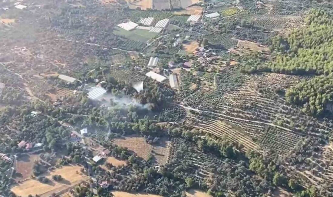 Muğla’nın Seydikemer ilçesinde meydana gelen orman yangını havadan ve karadan