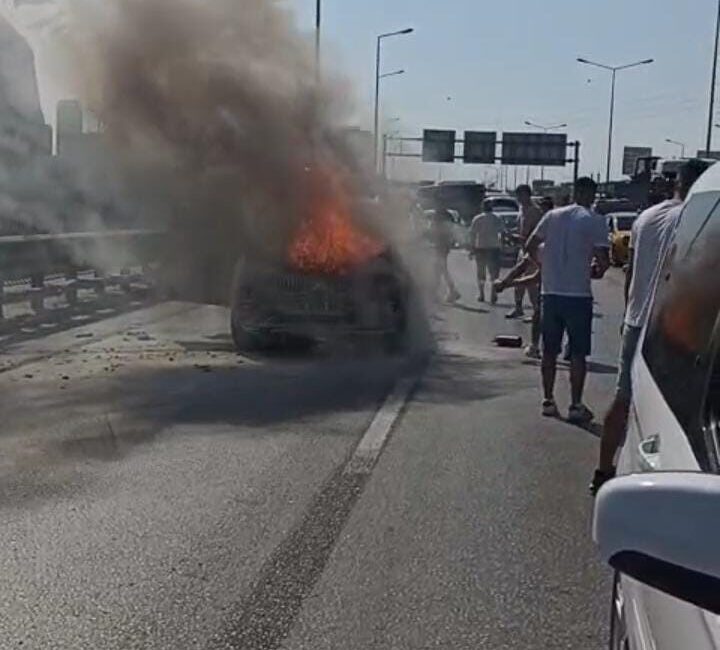 Bursa’nın Osmangazi ilçesinde seyir halindeki otomobil alev alev yandı. Diğer