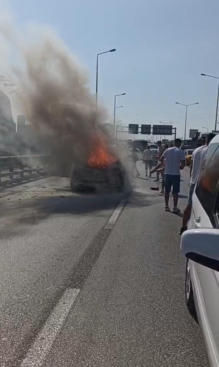 Bursa’nın Osmangazi ilçesinde seyir halindeki otomobil alev alev yandı. Diğer