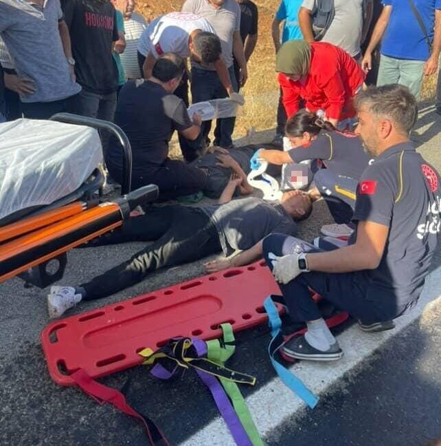 Diyarbakır’ın Silvan ilçesinde seyir halindeki araç, tekerinin patlaması sonucu takla