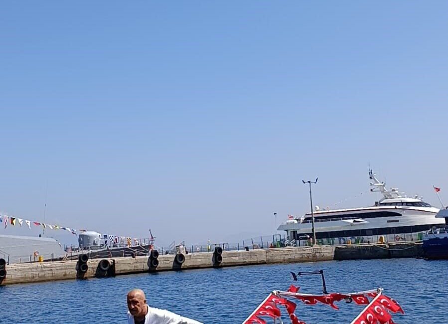 Seyitonbaşı Senin Kahramanın tiyatro ekibinden denizdeki bu muhteşem görsel şölen