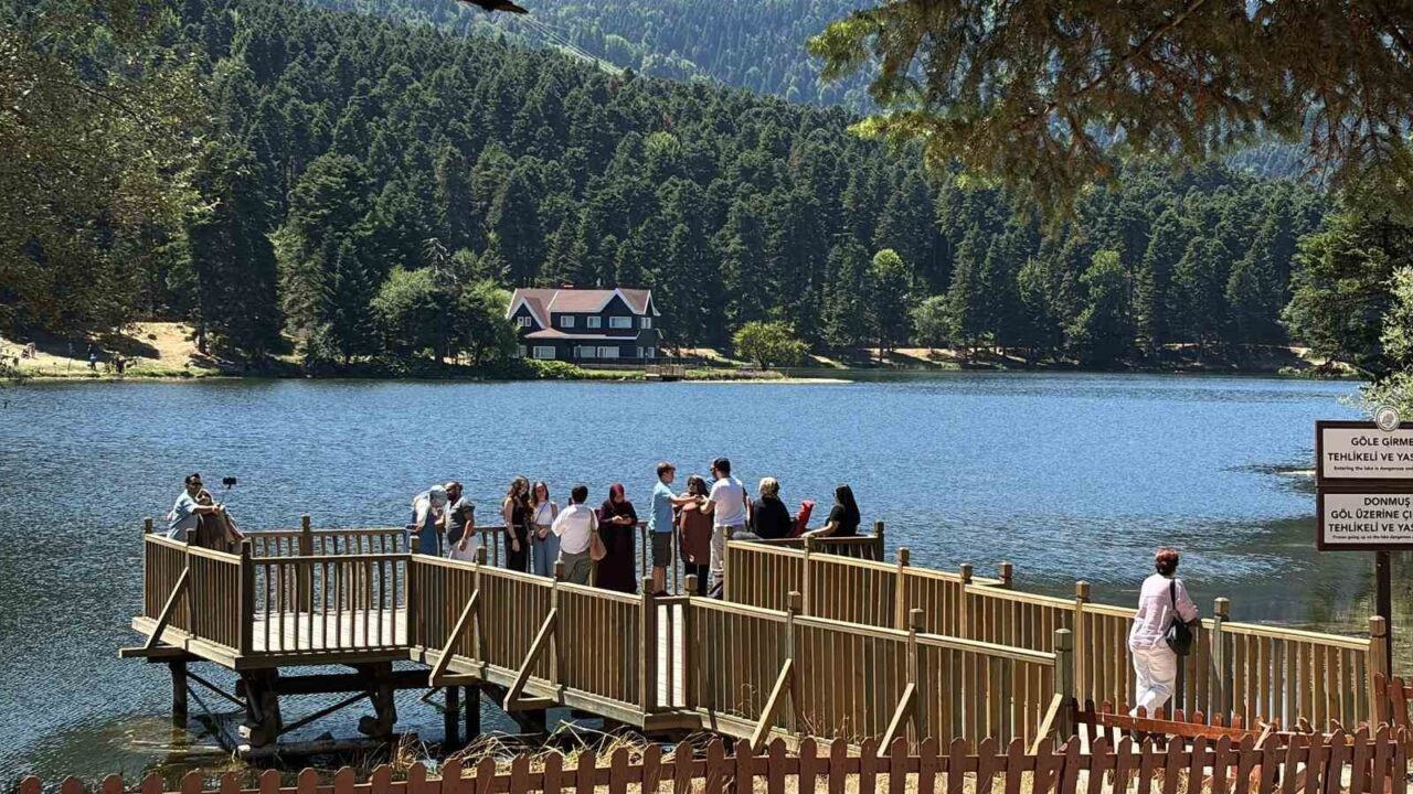 Bolu’nun doğa harikası Gölcük Tabiat Parkı, hafta sonu sıcak havadan