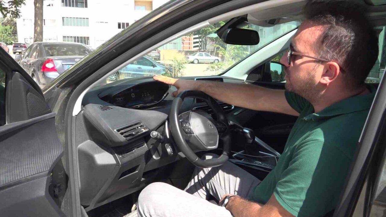 Bursa’da bir vatandaşın sıfır olarak aldığı Peugeot marka SUV araç,