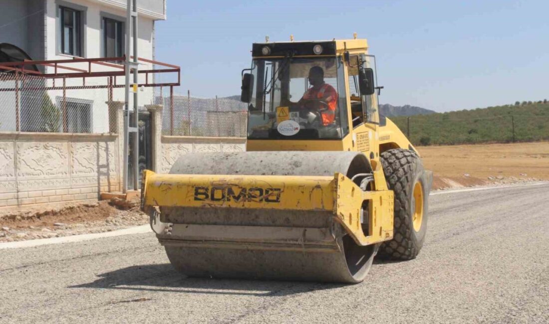 Siirt Valisi Kızılkaya mahalle toplantılarında vatandaşlarla bir araya geliyor Siirt Valisi Kemal Kızılkaya, mahalle toplantıları kapsamında vatandaşlarla bir araya