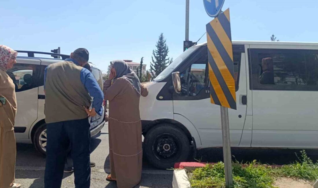 Siirt’te meydana gelen zincirleme trafik kazasında araçlarda maddi hasar oluştu.