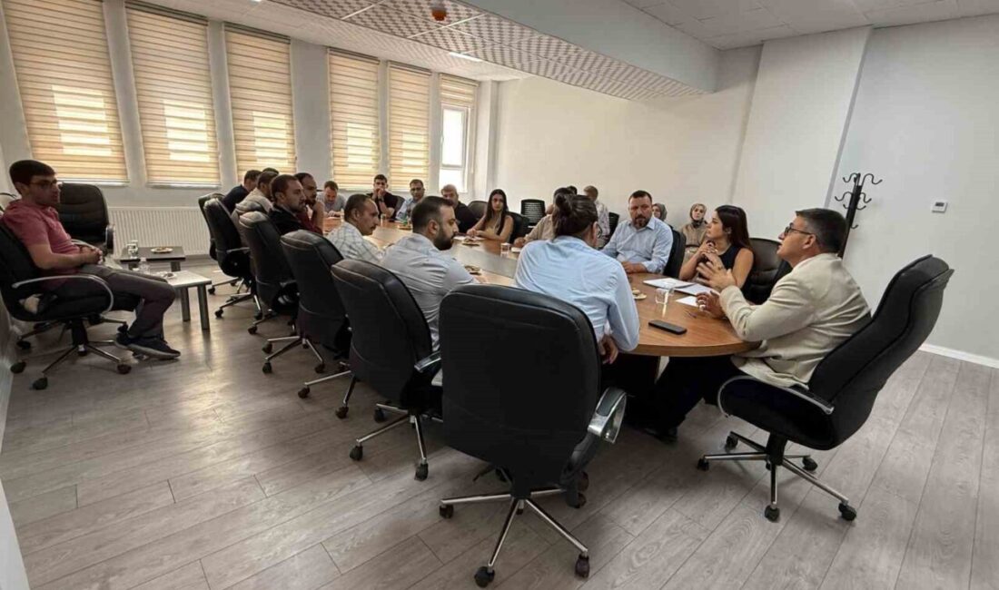 Siirt’te düzenlenen “Sağlık Yönetimi Zirvesi”nde, sağlık hizmetlerinde kaliteyi artıracak yenilikçi