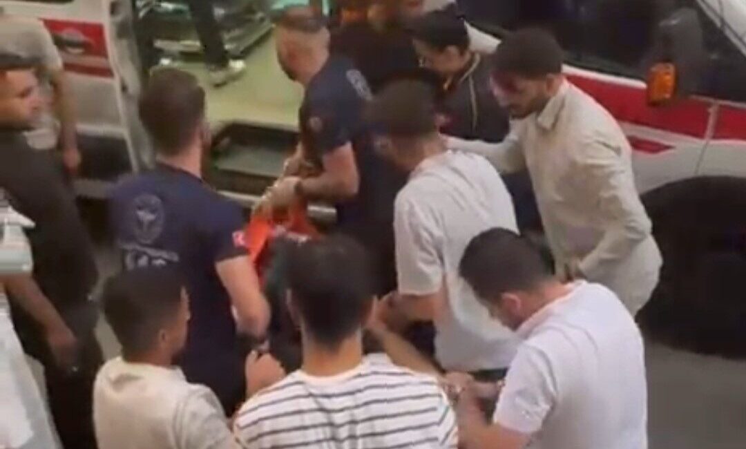 Siirt’te sokak ortasında maskeli iki şahsın silahlı saldırısına uğrayan bir