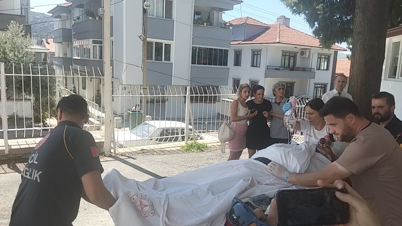 Muğla’nın Menteşe ilçesinde sabah saatlerinde bir güvenlik görevlisi başından vurulmuş