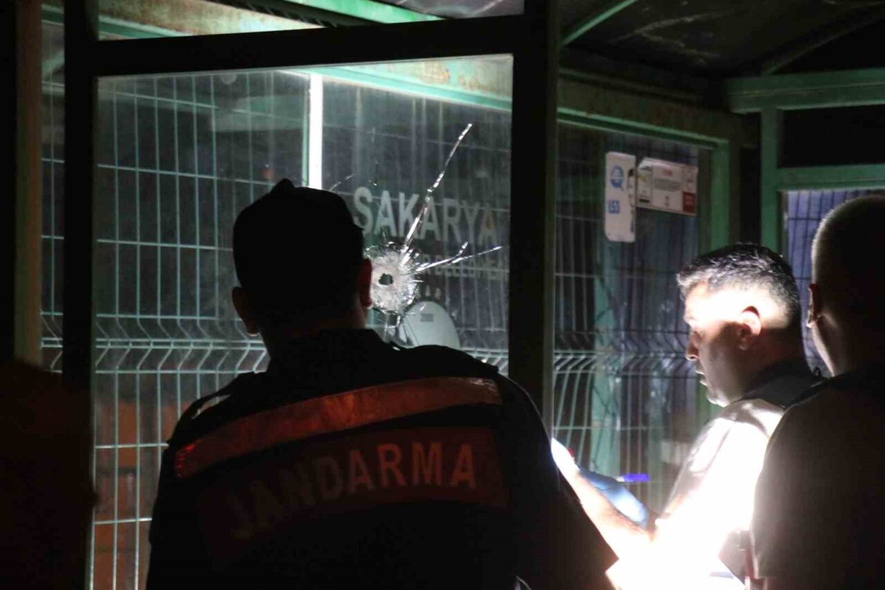 Sakarya’nın Erenler ilçesinde 2 kişinin hayatını kaybettiği, 2 kişinin yaralandığı