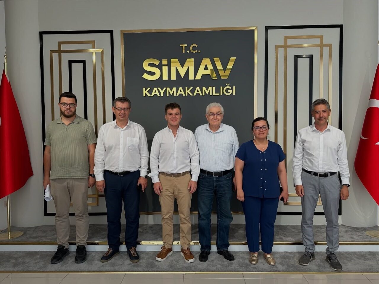 Kütahya’nın Simav ilçesinde yapılan toplantıda, köylerin enerji nakil hatları, köy