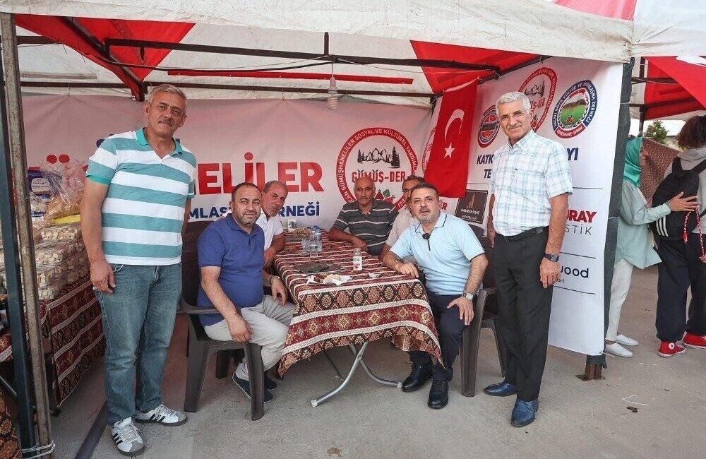 Sincan Belediyesinin düzenlediği festival kapsamında giyimden hediyelik eşyaya, yöresel tatlardan