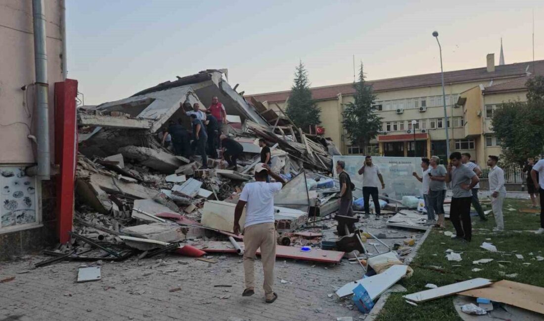 6.1’ lik depremin yaşandığı Balıkesir’in Sındırgı ilçesinde toplam 10 bina